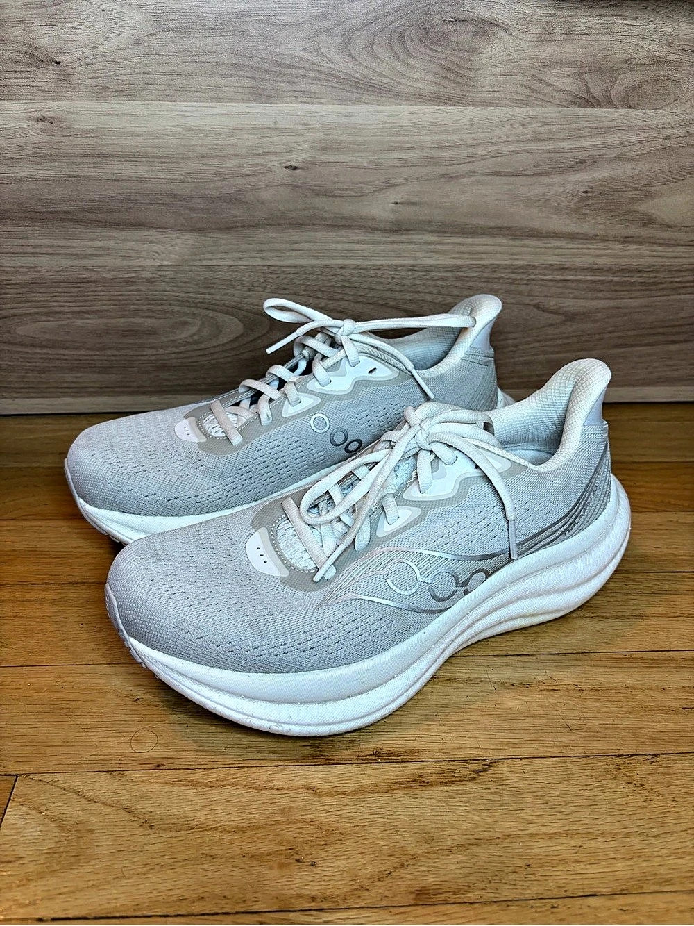 Saucony Triumph 23 Women's Running Shoes in Grey - Size 8
